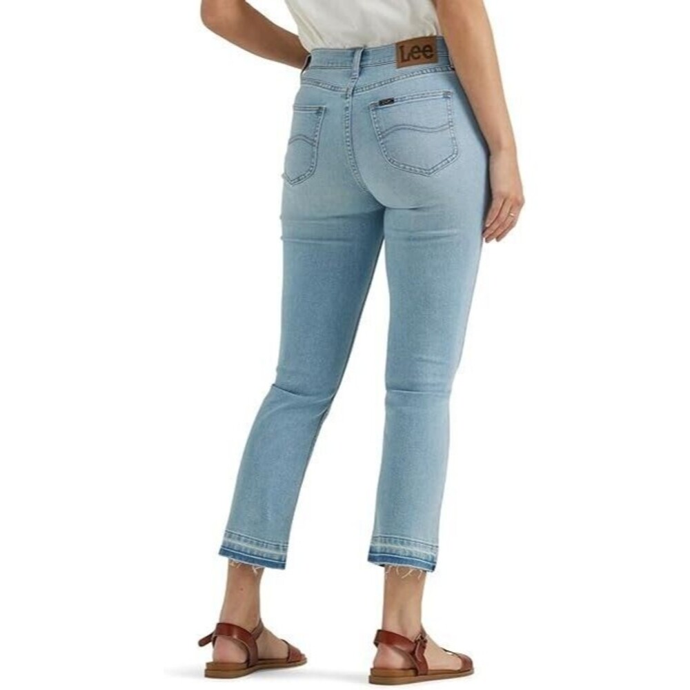 Lee Legendary Mid Rise Capri Jeans Womens 18 Light Blue Raw Hem Stretch NEW - Picture 2 of 11